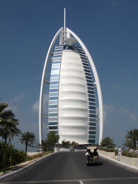 100211_Burj Al Arab.JPG - Één van de bekendste gebouwen uit Dubai. Het 7-sterren hotel Burj Al Arab.